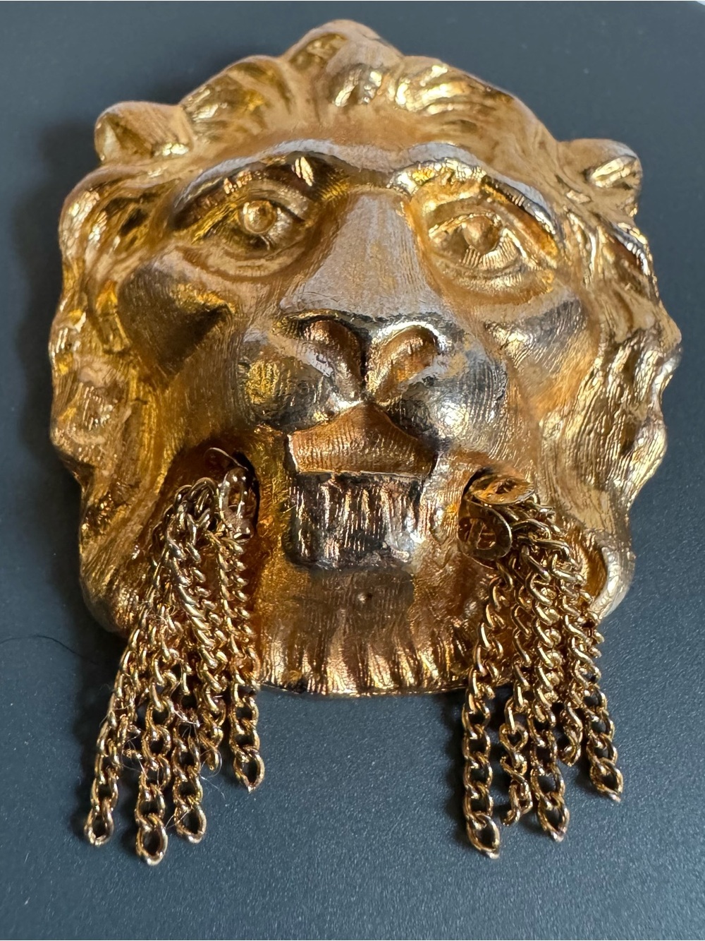Vtg Gold Tone Lion Head Brooch Pendant Chain Whiskers Statement Baroque Revival - Picture 5 of 12